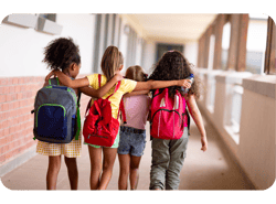 Crianças começando um novo ano escolar