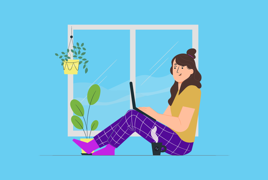 mujer en pijama sosteniendo computadora y estando en casa