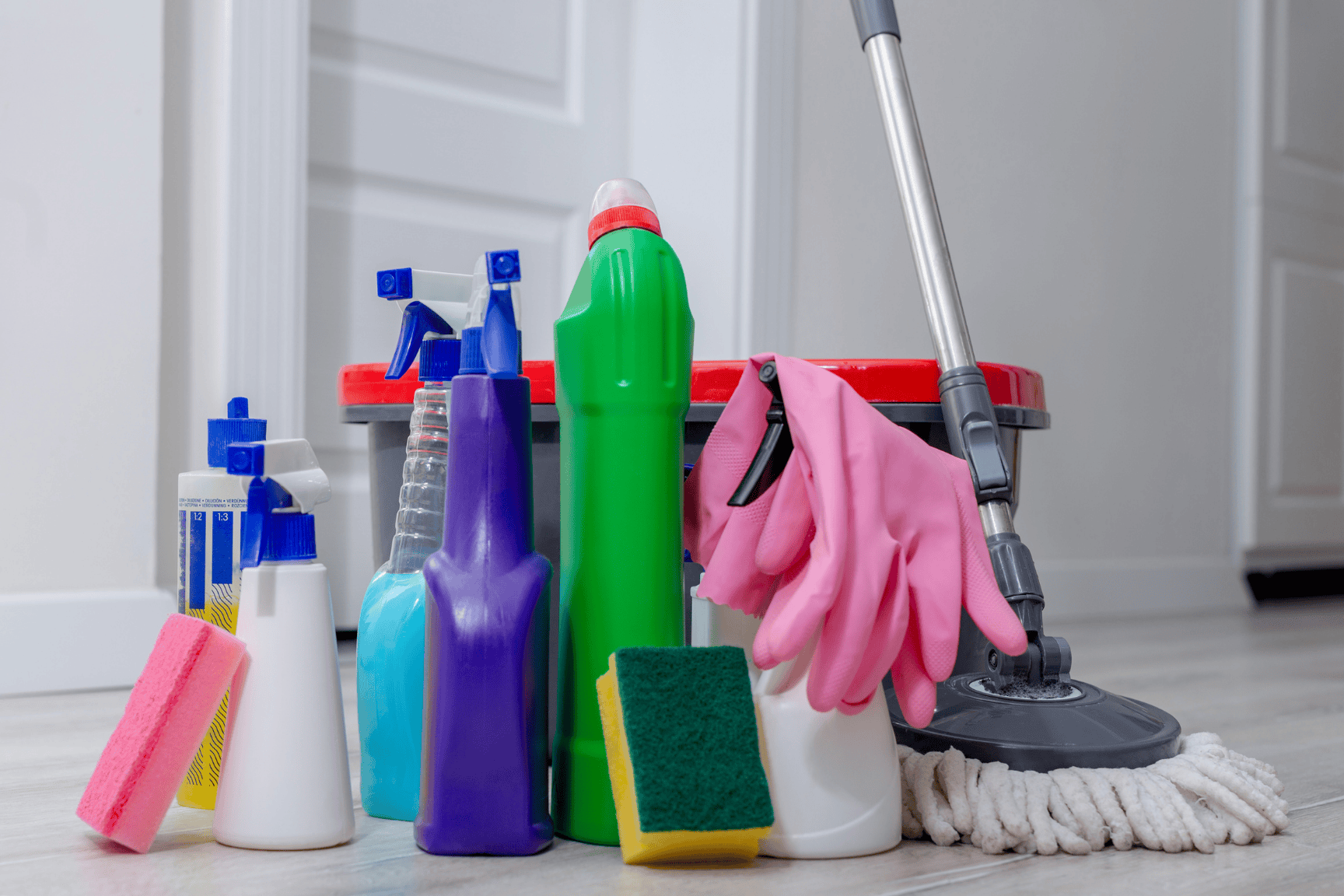 Mopa, guantes, detergentes, esponja y otros productos de limpieza que son furor en el e-commerce