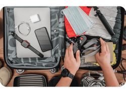 Viajante preparando sua mala