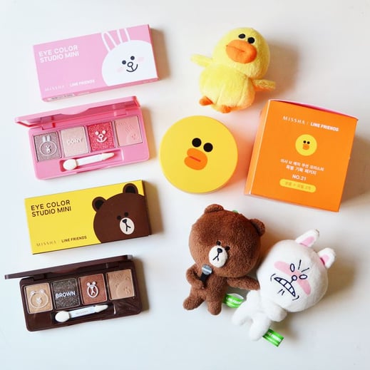 productos de skincare y maquillaje estilo coreano.